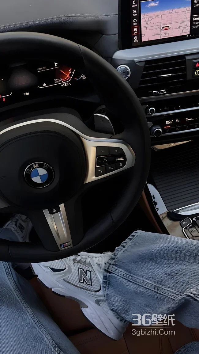 宝马车内·写实风（New Balance鞋+牛仔裤） 质感汽车内饰壁纸1