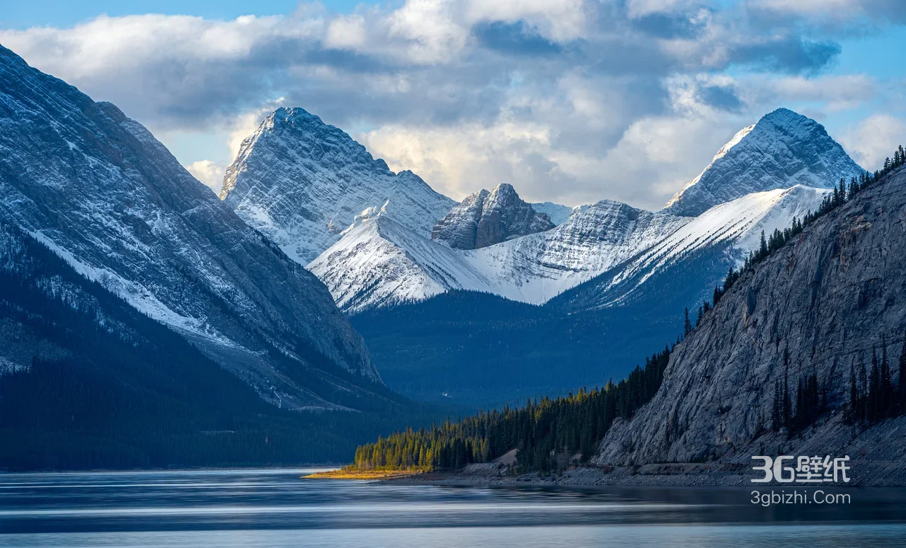 雪山湖泊森林山脉·写实唯美自然风景电脑壁纸1