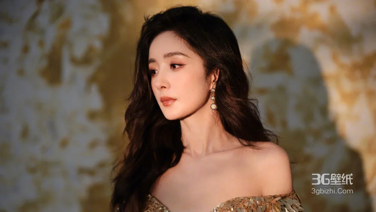 杨幂·金色礼服优雅风 唯美影视明星宽屏壁纸1