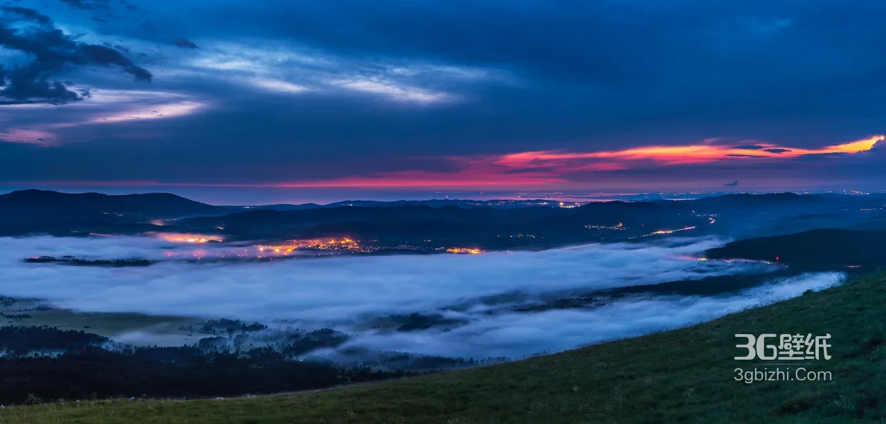 山间云海城镇灯火唯美宽屏夜景电脑壁纸1