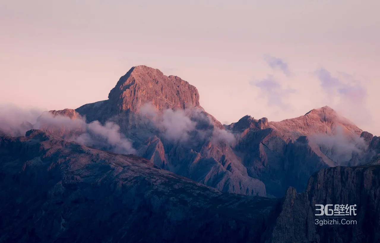 唯美群峰云雾日出电脑壁纸1