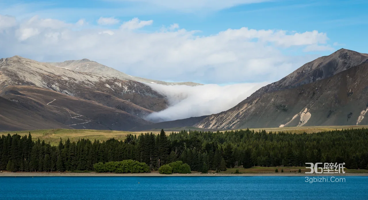 湛蓝湖泊森林山脉·唯美自然风 高质感电脑桌面背景1