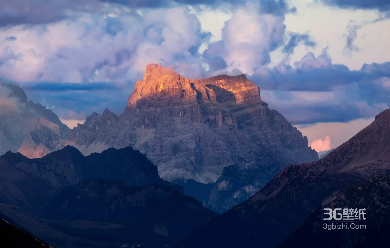 层峦叠嶂·金色霞光写实风 宽屏电脑壁纸精选1