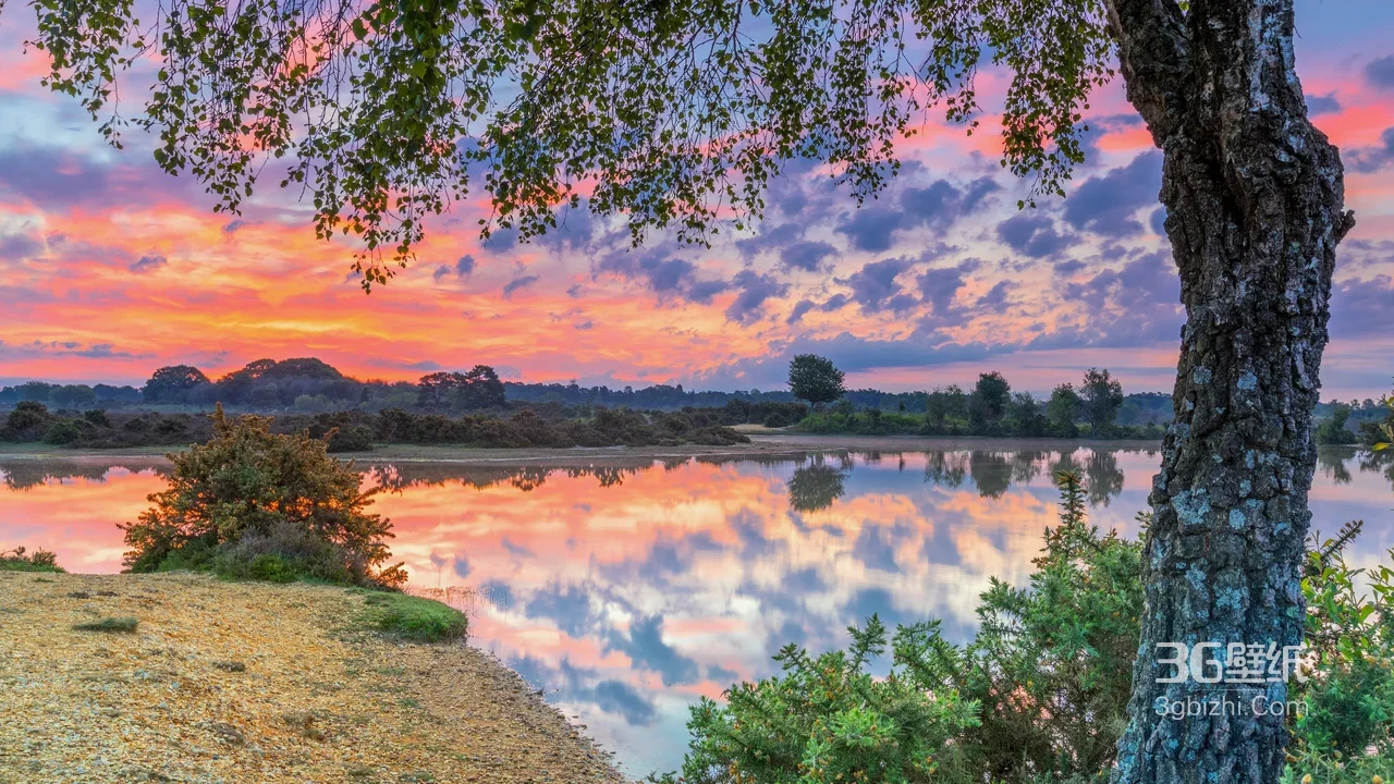 湖畔晚霞倒影·唯美自然风 高清风景电脑壁纸1