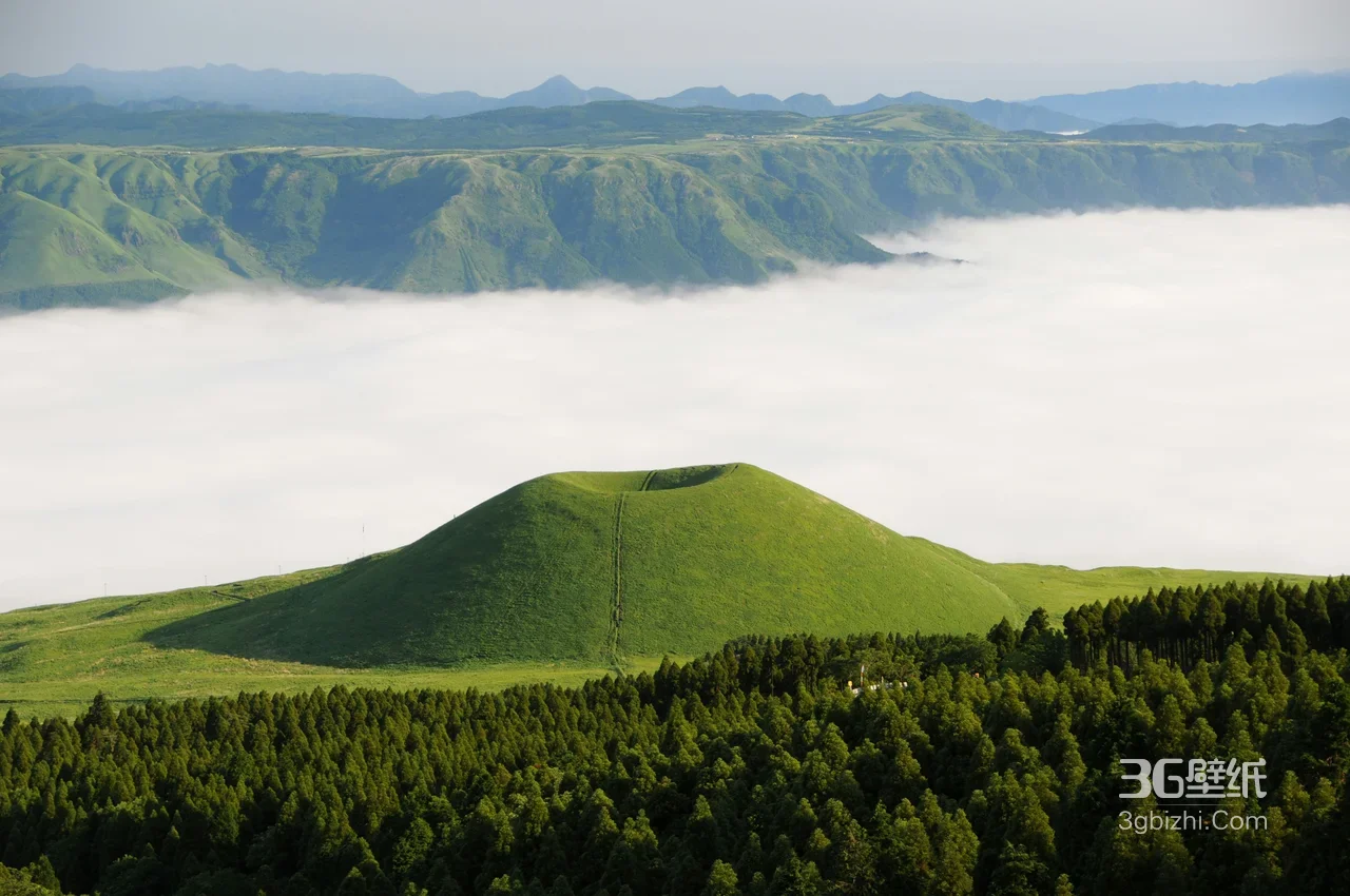 阿苏山草千里火山丘·云海森林清新自然风景电脑壁纸1
