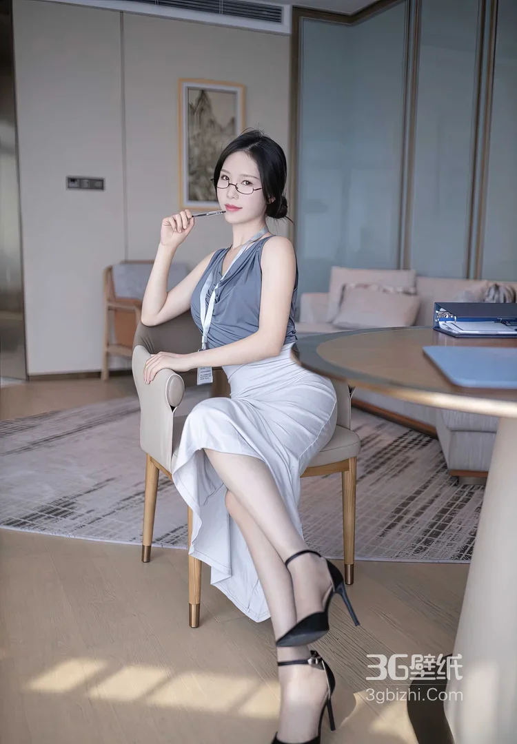 职场写实风女生·工牌眼镜干练穿搭 高人气职场风女生图14