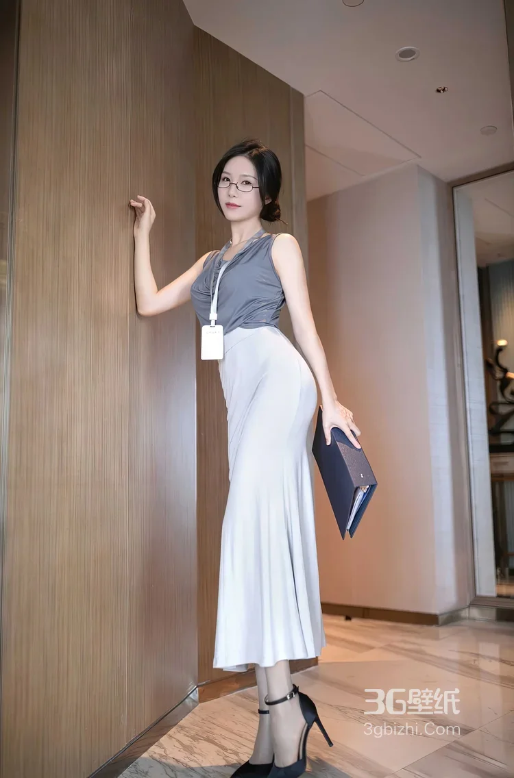 职场写实风女生·工牌眼镜干练穿搭 高人气职场风女生图8