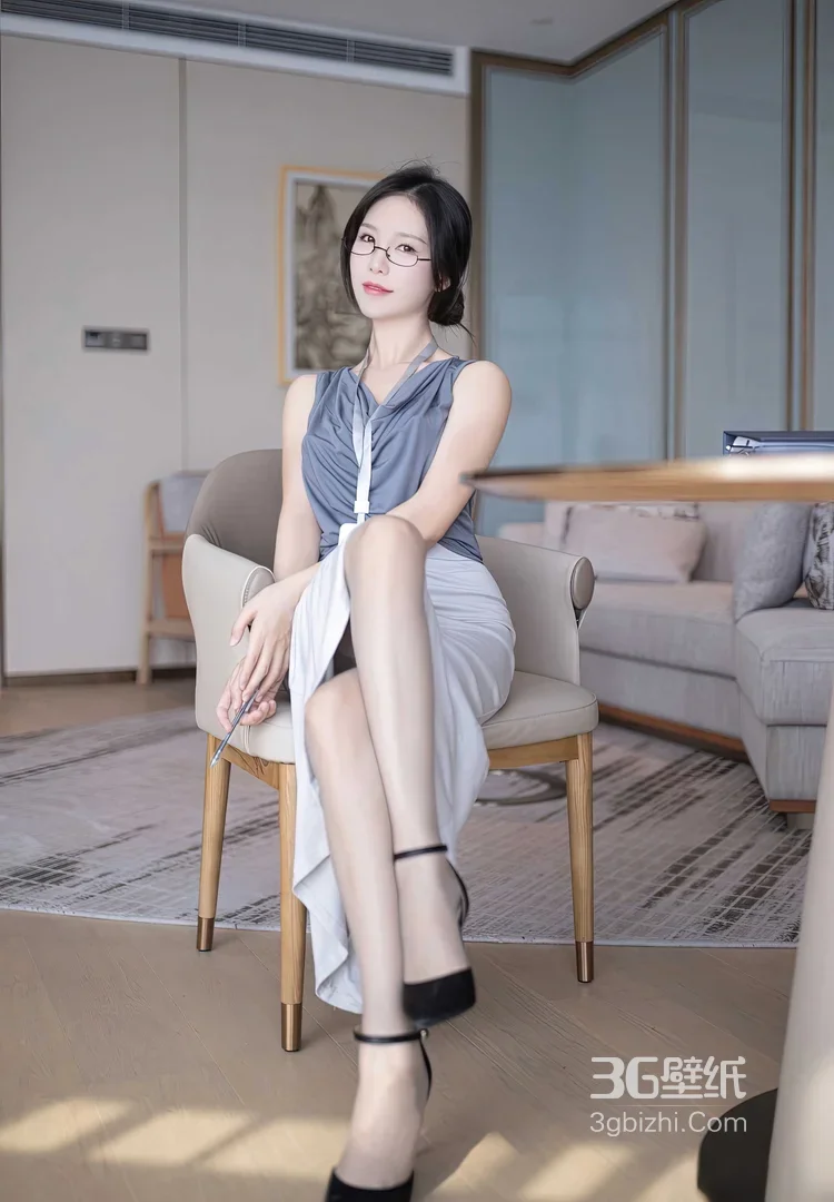 职场写实风女生·工牌眼镜干练穿搭 高人气职场风女生图13