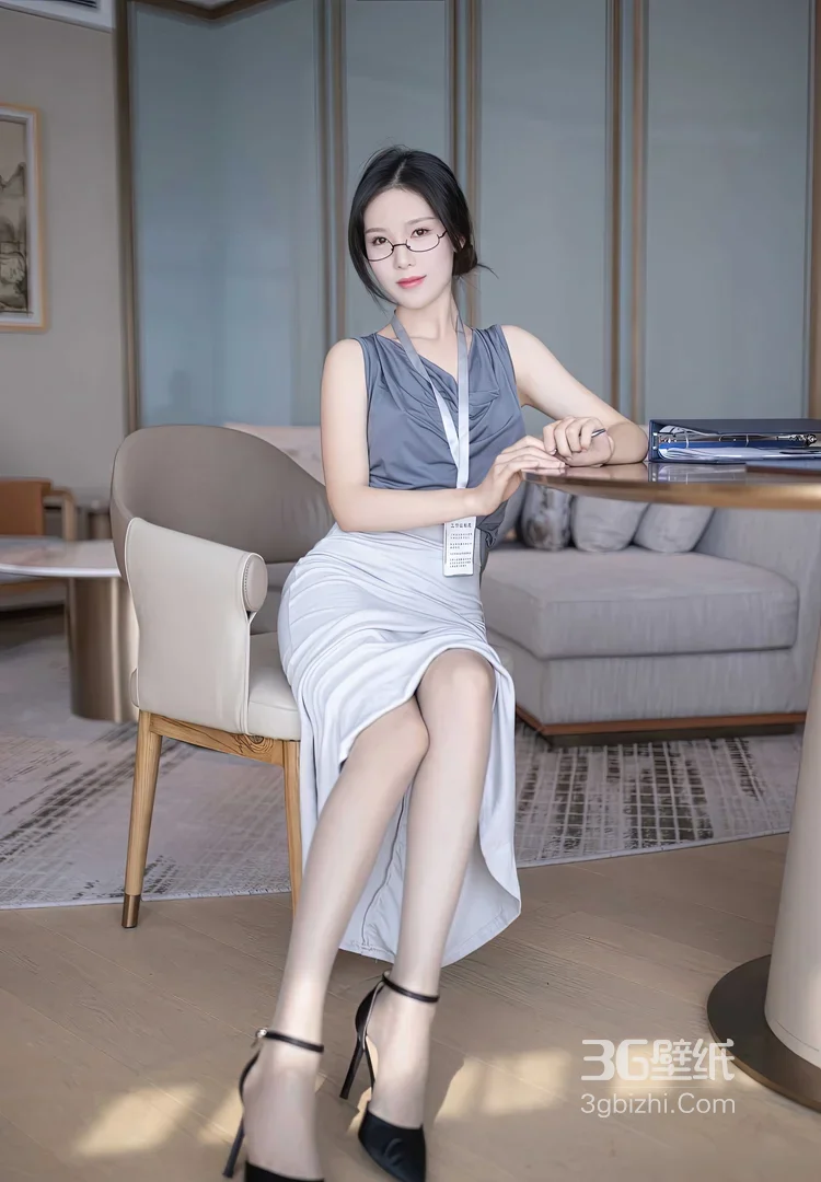 职场写实风女生·工牌眼镜干练穿搭 高人气职场风女生图12