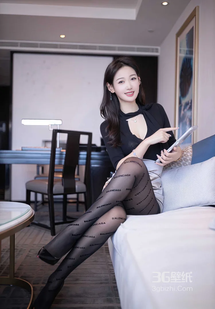 气质女生·干练职场风 手持平板都市丽人写真 高热度女生写真6