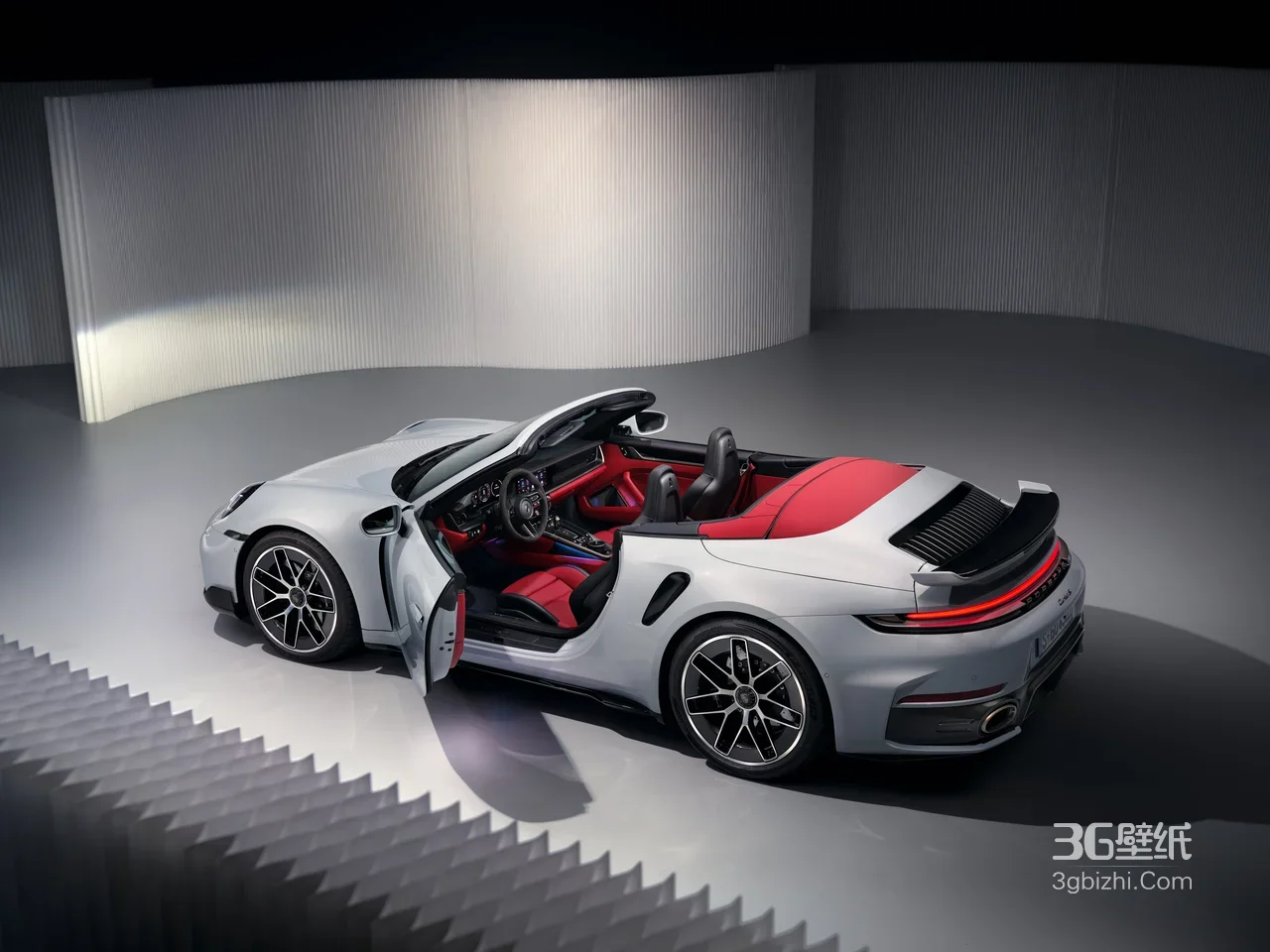 保时捷911 Turbo S敞篷·红内银身奢华风 高质感跑车壁纸1