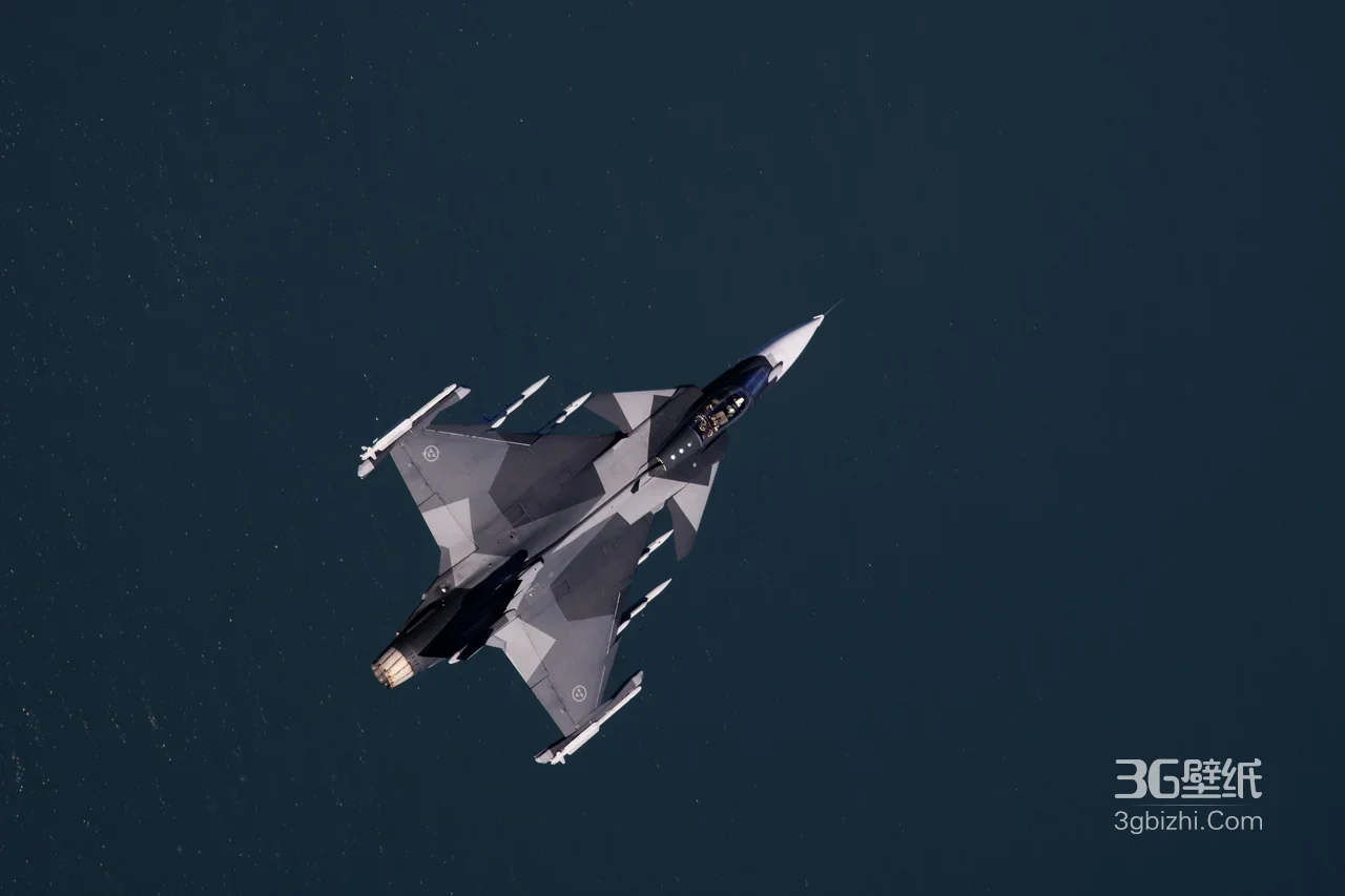 JAS-39鹰狮战斗机·写实军事风 宽屏车机壁纸1