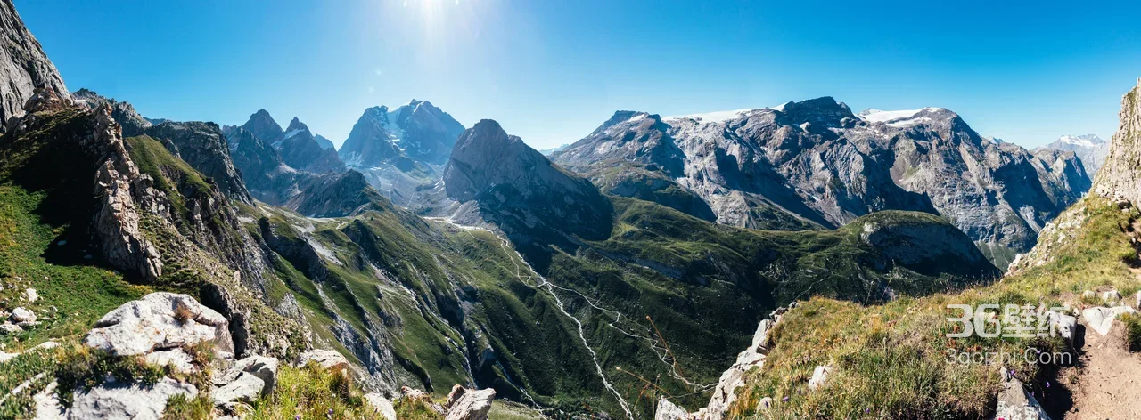 阿尔卑斯山峡谷雪峰·写实壮丽自然风景 超高清宽屏电脑壁纸1