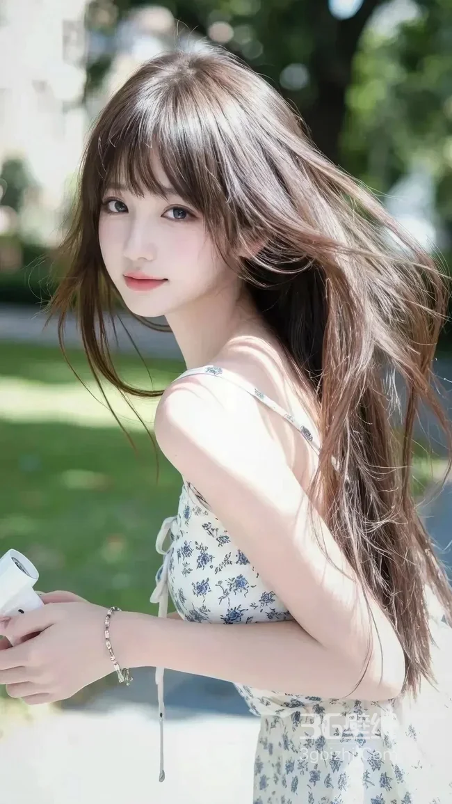 长发少女·碎花吊带裙 唯美清新户外 夏日治愈壁纸1