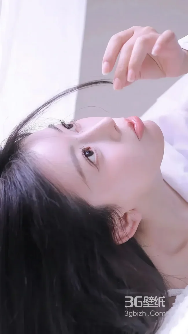 清新氛围感长发女生·唯美仰头 治愈系手机壁纸推荐1