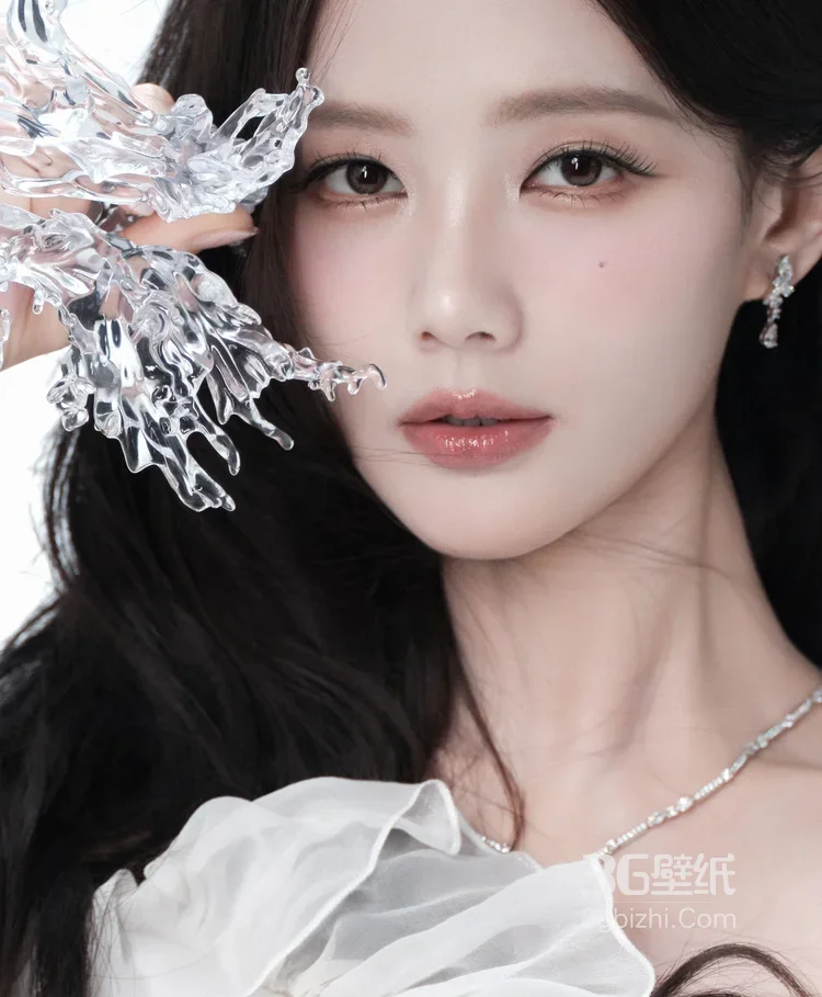 李一桐·透明冰晶配饰清冷氛围感 女星写真大片14