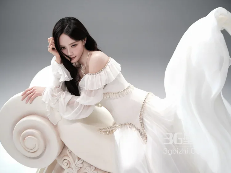 李一桐·透明冰晶配饰清冷氛围感 女星写真大片2