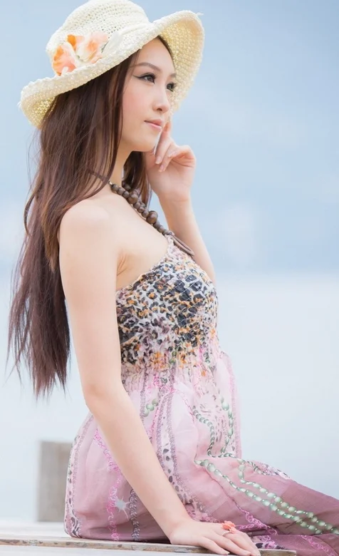 头戴草帽的治愈系美女手机壁纸 – 高清 桌面壁纸 开放版权素材 免费下载 手机电脑通用背景图
