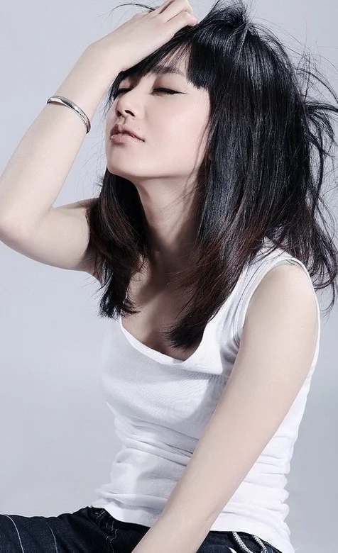 早上起床时的美女手机桌面壁纸下载 – 高清 桌面壁纸 开放版权素材 免费下载 手机电脑通用背景图