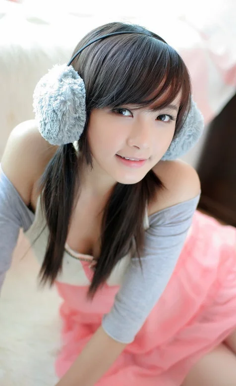 清纯美女的冬季写真手机桌面 – 高清 桌面壁纸 开放版权素材 免费下载 手机电脑通用背景图