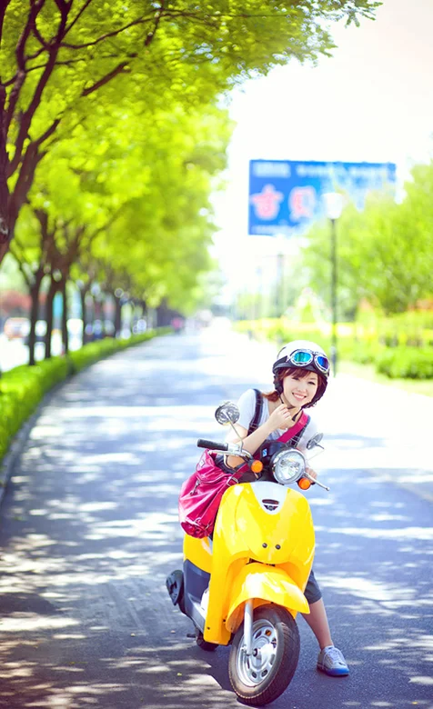小清新美女街头随拍手机壁纸 – 高清 桌面壁纸 开放版权素材 免费下载 手机电脑通用背景图