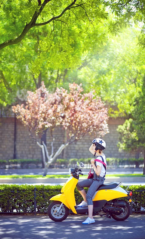 街拍机车美女手机壁纸 – 高清 桌面壁纸 开放版权素材 免费下载 手机电脑通用背景图