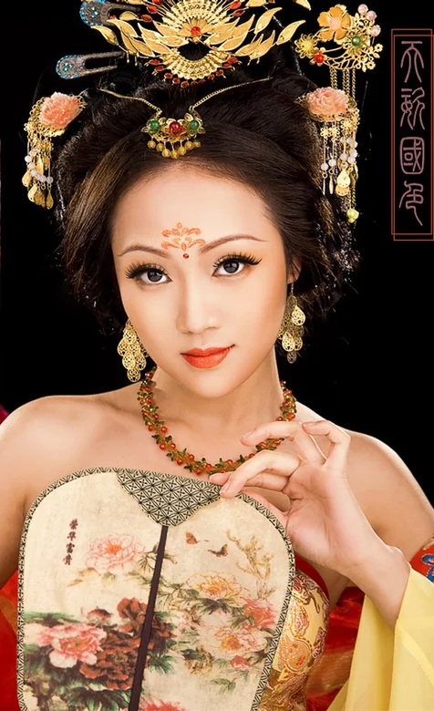 拿着扇子的古典美女头像手机桌面 – 高清 桌面壁纸 开放版权素材 免费下载 手机电脑通用背景图