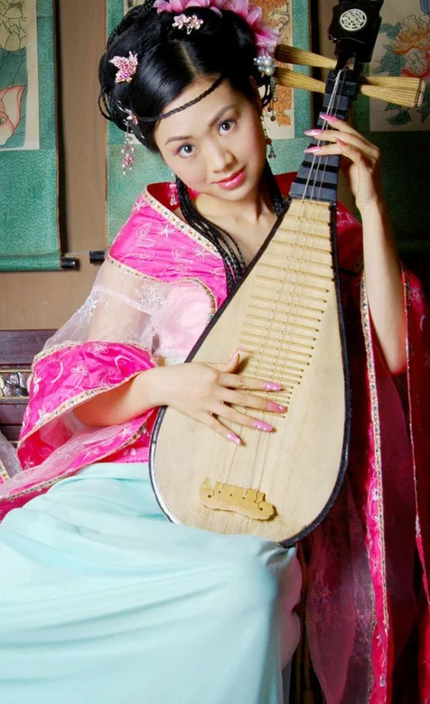 弹着琵琶的古典美女手机壁纸 – 高清 桌面壁纸 开放版权素材 免费下载 手机电脑通用背景图