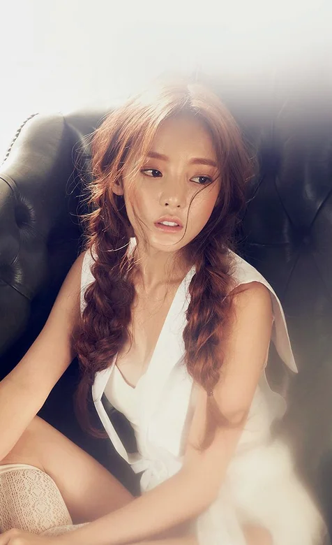 大辫子韩国美女 – 高清 桌面壁纸 开放版权素材 免费下载 手机电脑通用背景图
