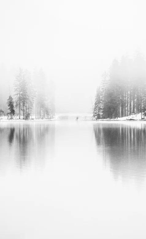 雪山上的湖泊很唯美的手机桌面-iPhone17-1