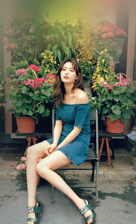 文艺风美女花房摄影手机桌面 – 高清 桌面壁纸 开放版权素材 免费下载 手机电脑通用背景图