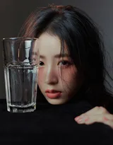 周雨彤大红色的连衣裙魅力写真图片