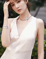 美女乔欣性感连衣裙迷人写真图片