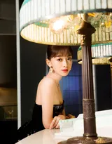 吴谨言黑色礼服尽显性感美背诱人写真图片