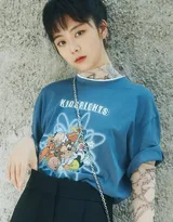 丸子头美女谭松韵“街拍时刻”杂志运动写真图片