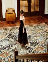 吴谨言黑色礼服尽显性感美背诱人写真图片