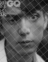 李现“人设人爱”主题帅气黑白写真大片，花见花也开