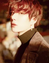 王一博帅气写真，最普通的秋装也能穿出最酷帅的样子