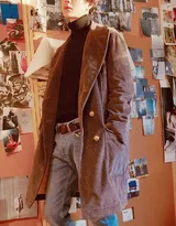 王一博帅气写真，最普通的秋装也能穿出最酷帅的样子