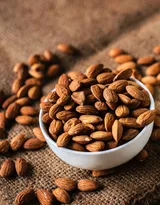 牛奶配杏仁，绝佳的早餐组合