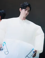 明星帅哥“肖战”穿充气装很萌很可爱