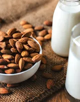 牛奶配杏仁，绝佳的早餐组合