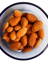 牛奶配杏仁，绝佳的早餐组合