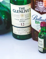 名酒威士忌的一组静态图片