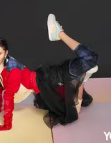 怪力少女王紫璇鬼马精灵搞怪写真杂志图片