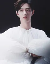 明星帅哥“肖战”穿充气装很萌很可爱