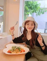 美女和美食合拍的正确姿势