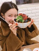 美女和美食合拍的正确姿势