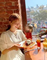 美女和美食合拍的正确姿势