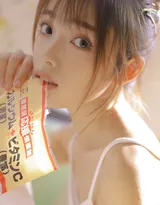 特别娇小的一个妹子，很漂亮清纯，但也真的很小
